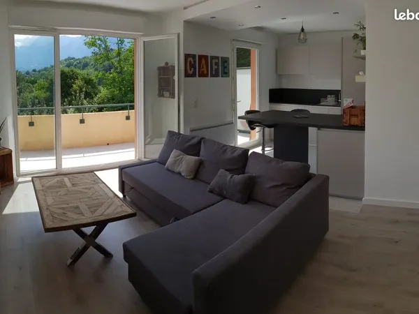 T2 meublé 45 m² , dernier étage, balcon, piscine, parking