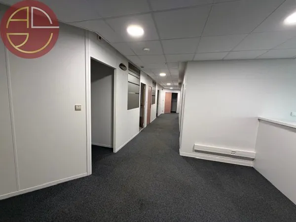 Bureau et espace de travail Location Toulouse  274m² 3996€
