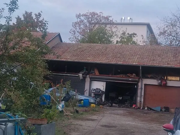Terrain constructible avec garages