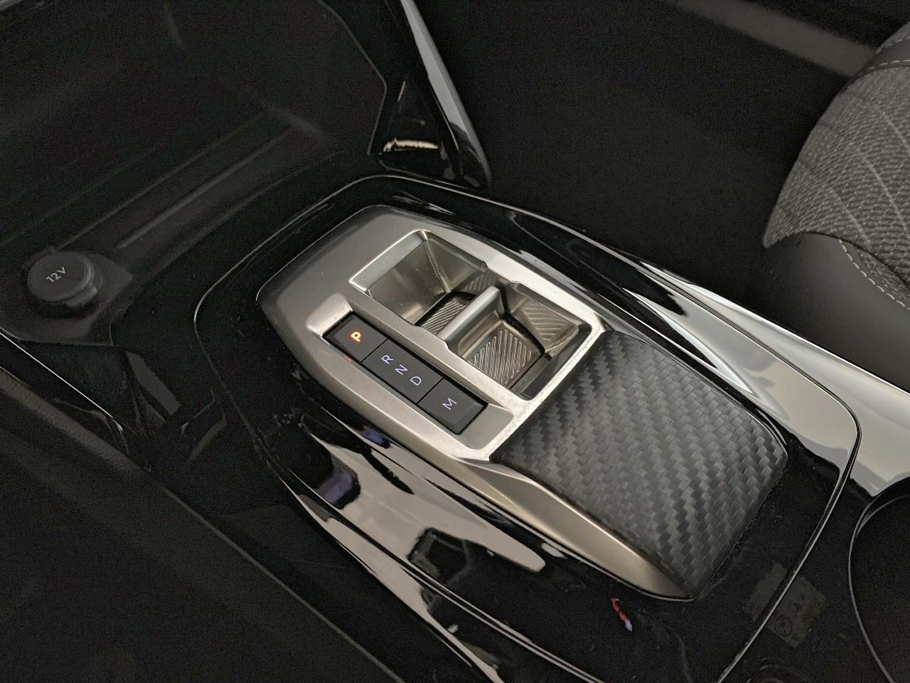 Peugeot 2008 hybrid 145 ch e-dcs6 allure — photo 18