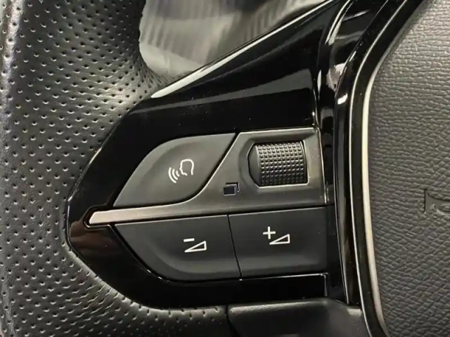 Peugeot 208 e- 136ch allure — photo 12