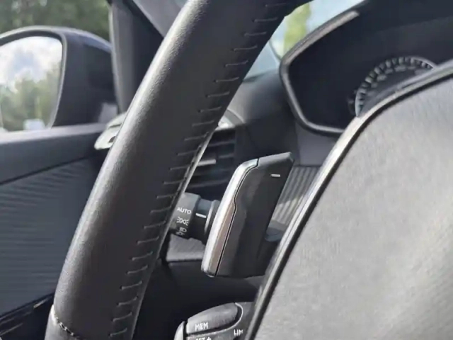 Peugeot 208 puretech 100 s&amp;s eat8 allure — photo 17