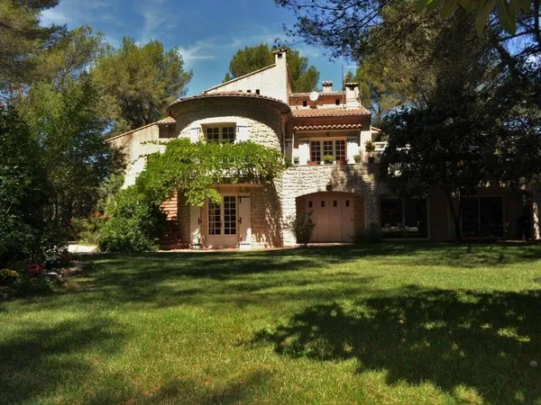 Maison 16 pièces 400 m²