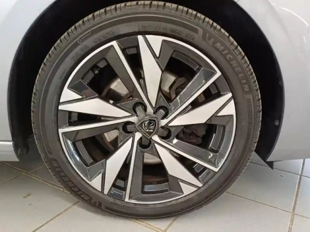 Peugeot 308 1.5 bluehdi 130ch s&amp;s allure — photo 11
