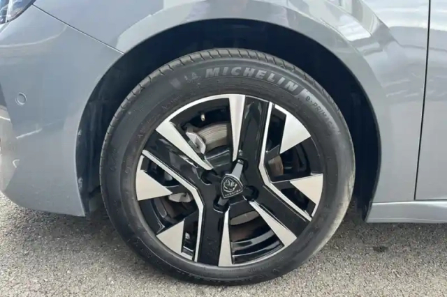 Peugeot 208 hybrid 100 e-dcs6 — photo 28