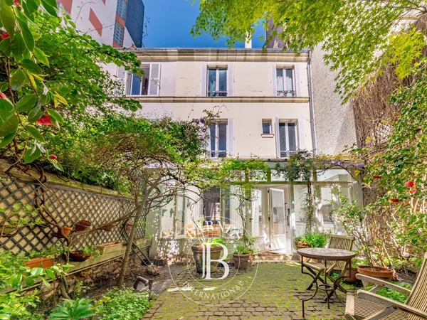Paris 14e - Alesia - Hotel particulier avec jardin et atelier - 4 chambres