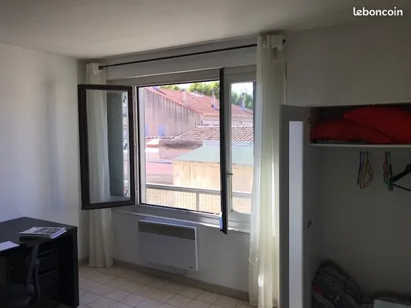 A deux pas du parking Pasteur et de l'hopital d'AIX 30 m² calme Vue dégagée