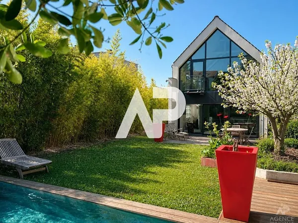 Maison Suresnes 6 pièce(s) 226.50 m2