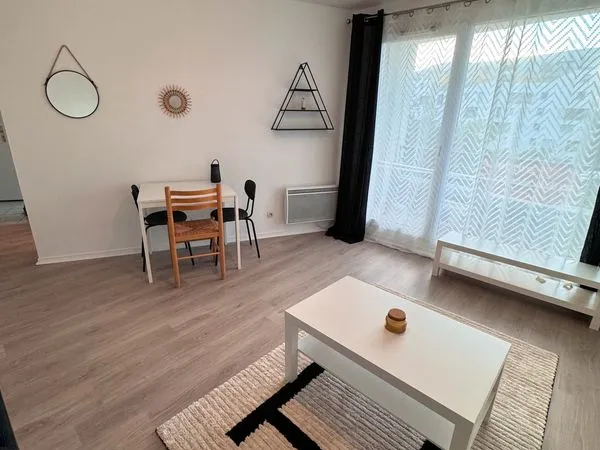 F2 meublé 5mn à pied du rer cergy le haut