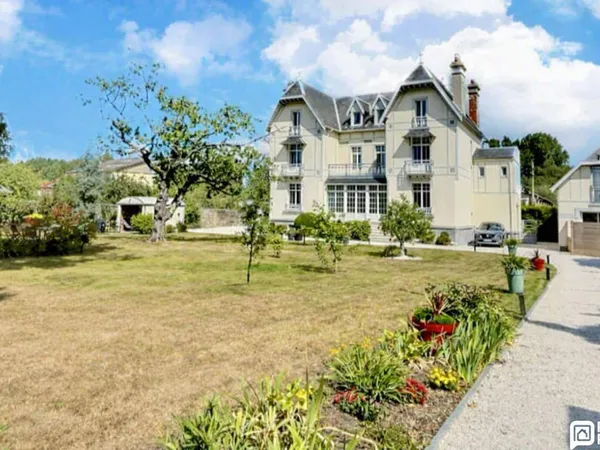 Maison 13 pièces 425 m²