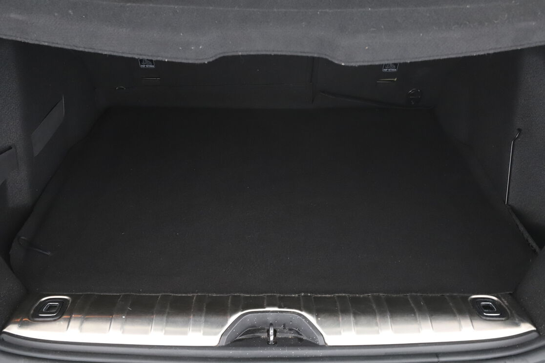 Peugeot 2008 1.2 PureTech Allure — photo 16