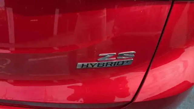 Mg Zs 1.5 l hybrid+ 197 ch — photo 22