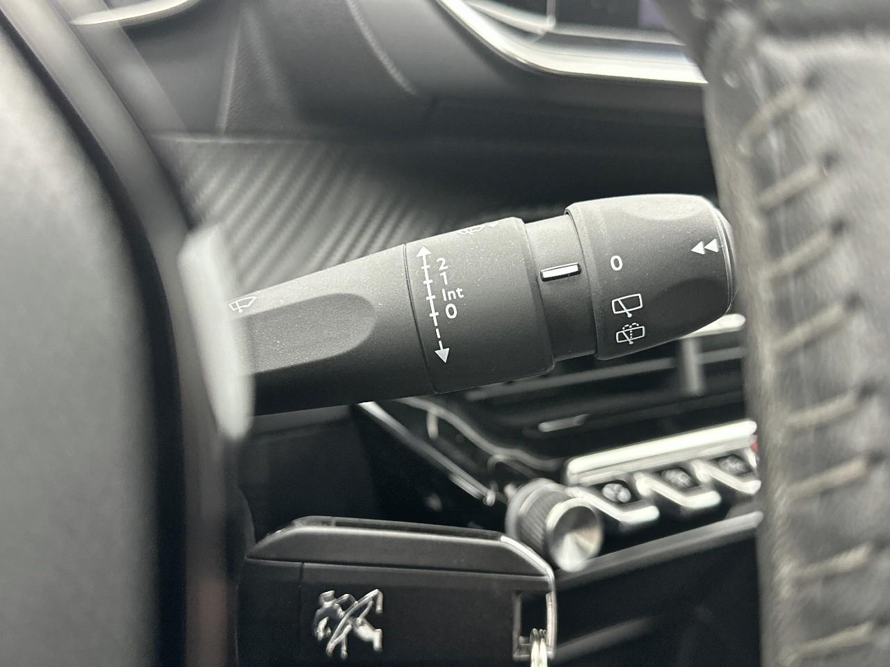 Peugeot 208 puretech 100 s&s bvm6 style — photo 18