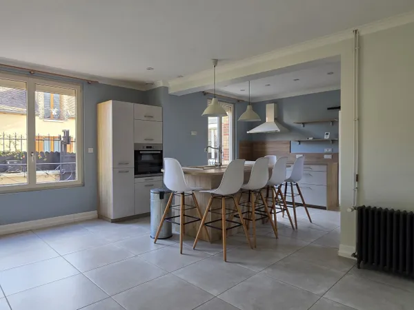 MAISON RENOVEE 155 M2 4 CHAMBRES TERRAIN 615 M2