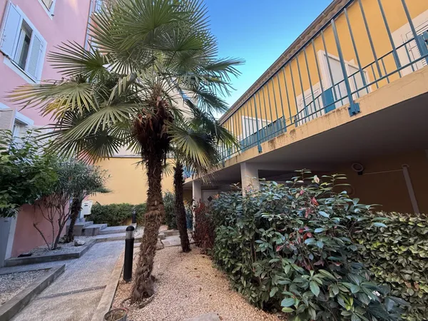 NICE-COULEE VERTE, Studio de 20 m² avec terrasse