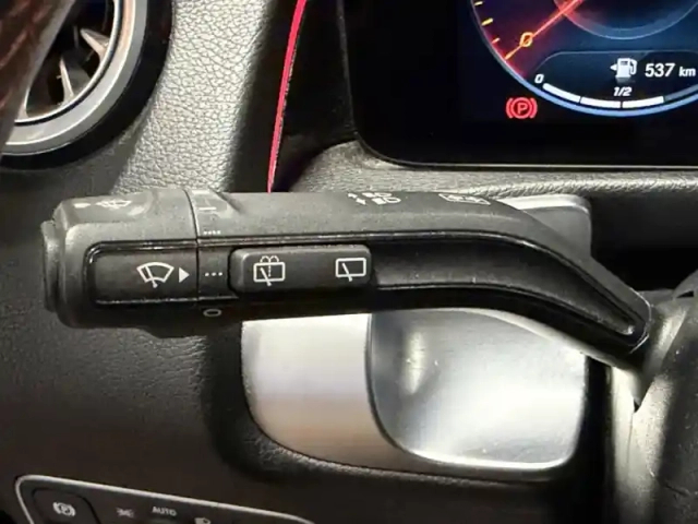 Mercedes Glb 200 d amg line — photo 18