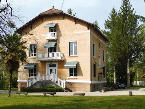 Maison 15 pièces 400 m²
