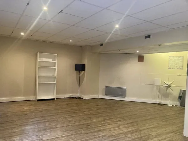 Local commercial 105 m²