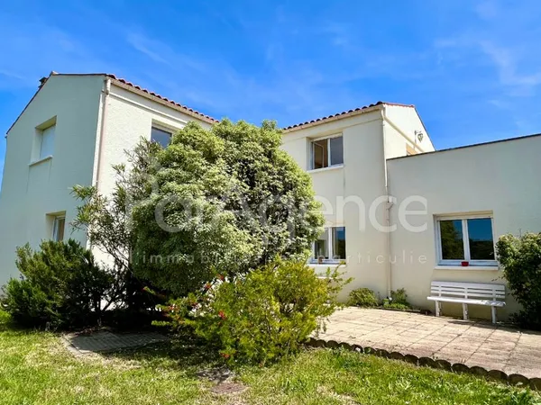 Maison de luxe 6 pièces 177 m²