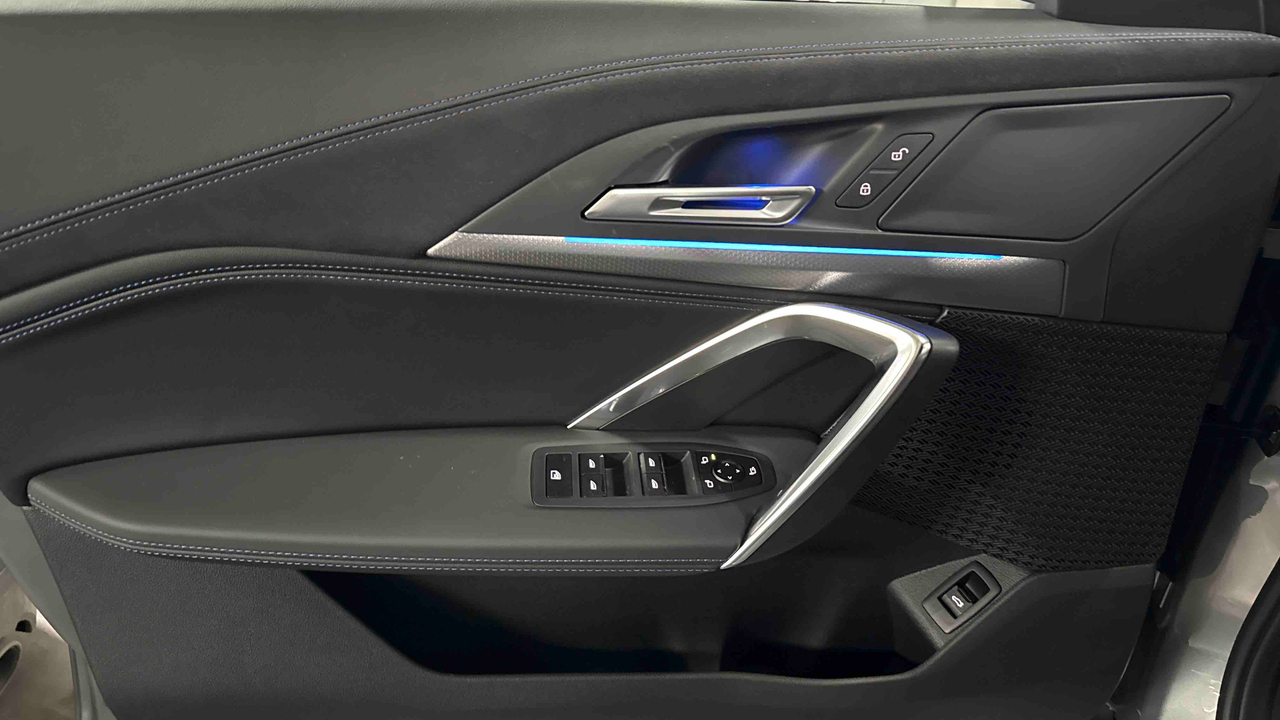 BMW iX2 eDrive20 204ch BVA — photo 26