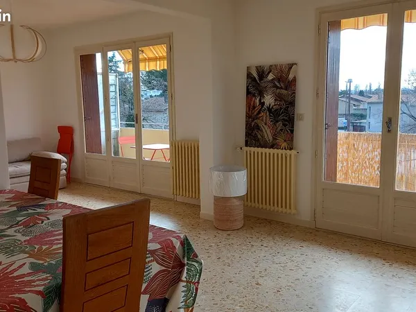1 chambre meublée 10m2 / 97m2 - 10mn Gare TGV, Villeneuve-lès-Avignon, Centre-ville