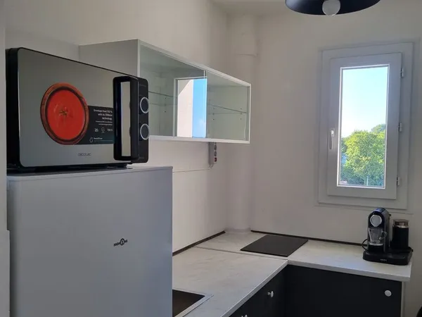 Studio meublé - 32 m2 avec balcon, parking et cave