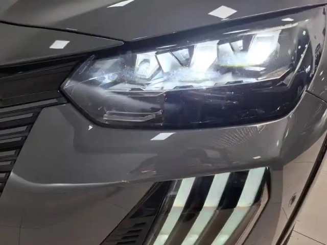Peugeot 208 hybrid 110 e-dcs6 — photo 28
