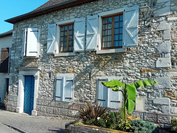 Vends béarnaise avec grange - 100m²