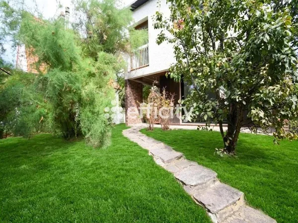Maison 7 pièces 188 m²