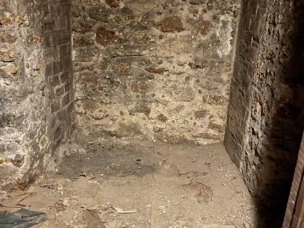 Location cave de 5,13 m² - Saxe-Gambetta
