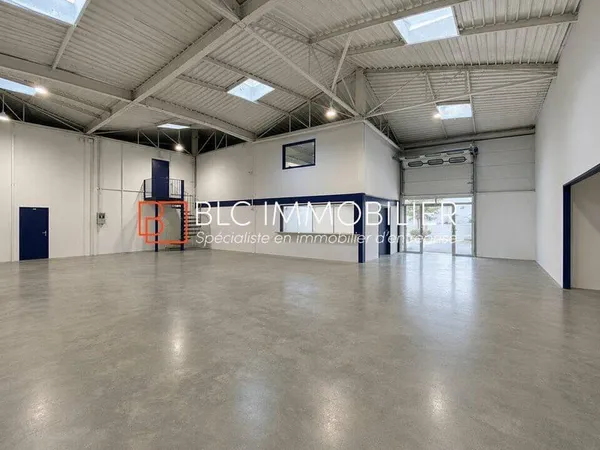 Local d'activité 695 m²