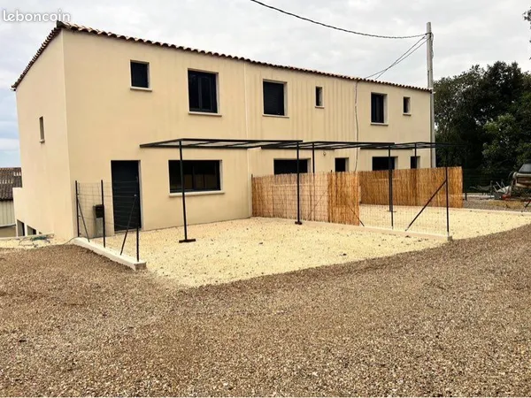 Maison mitoyenne 92m2 terrasse jardin 2 garages