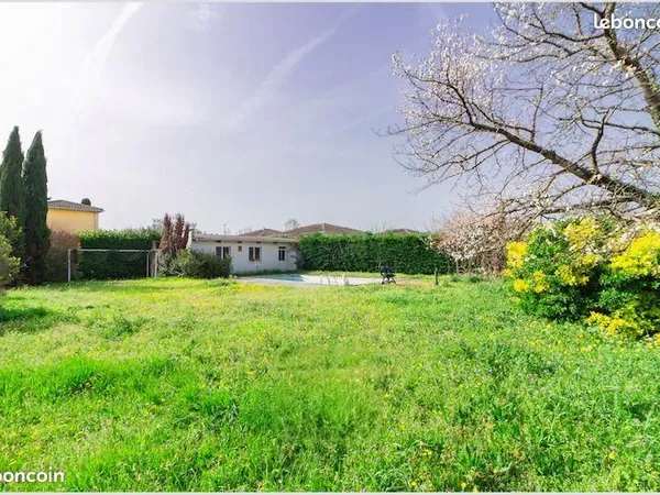 Terrain a batir aucamville 405m²
