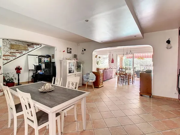 MAGNIFIQUE VILLA DANS LE SUD