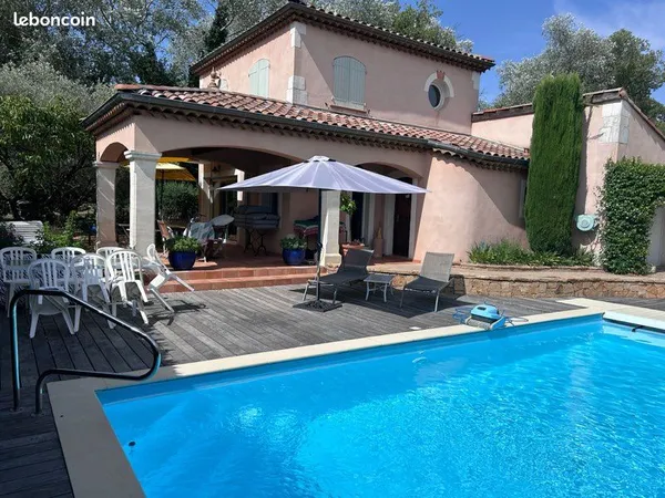 Magnifique Villa de caractère - calme, charme et modernité dans un écrin de verdure « GOLF DE LA VAL