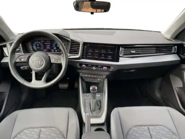 Audi A1 25 tfsi 95 ch s tronic 7 design — photo 8