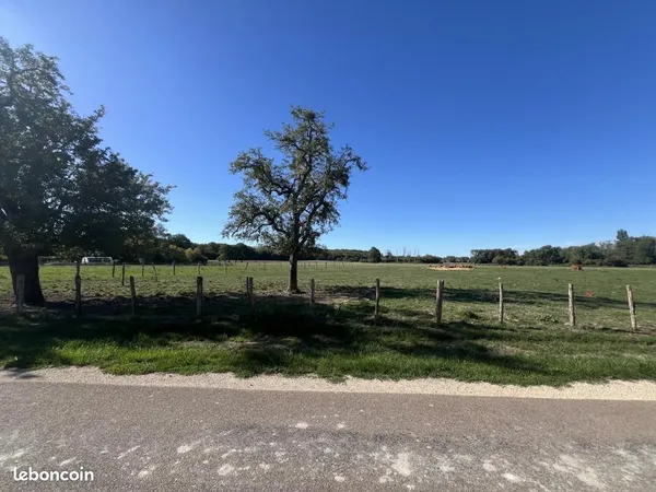Terrain 1 830 m² Machy