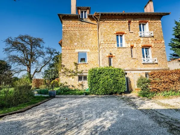 Belle meulière proche de la forêt domaniale