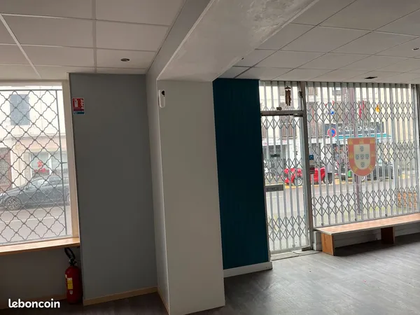 A louer boutique 40 m² + 60 m² de caves - Dax centre ville