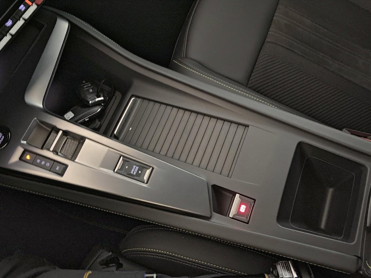 Peugeot 408 hybrid 145 e-dcs6 gt — photo 15