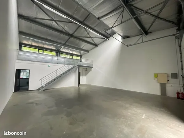 Local bureaux 170 m²