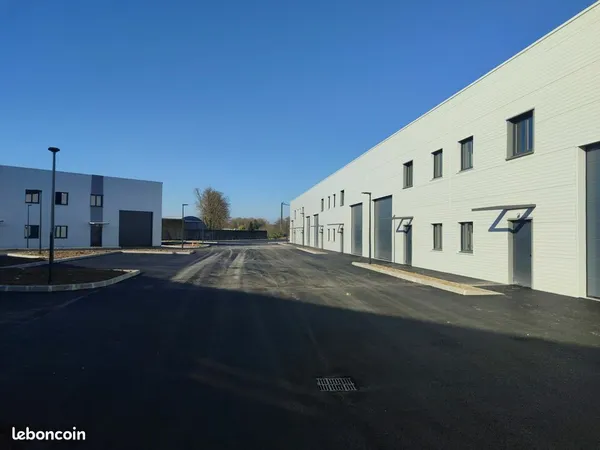 LOCAL D'ACTIVITE 340 m² MORESTEL