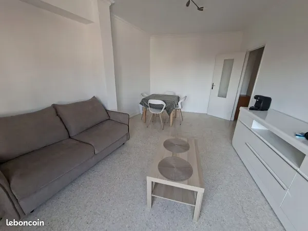 Grand studio meublé à louer