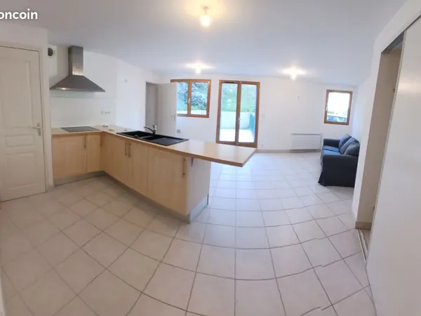 À louer - Appartement avec cour privative et parking