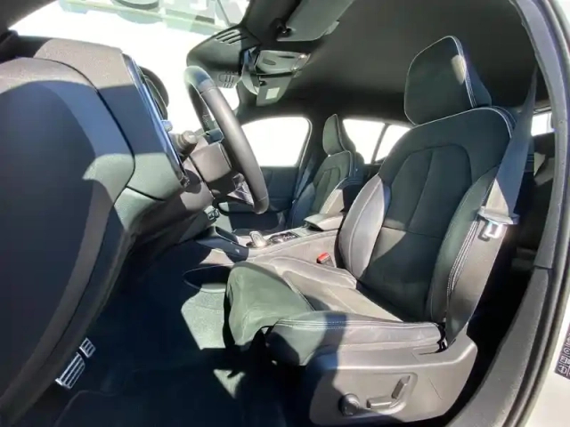 Volvo Xc40 t3 163ch r-design geartronic 8 — photo 7