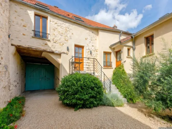 Maison de caractère issue d'un corps de ferme rénové avec jardin à Evecquemont dans le Vexin françai