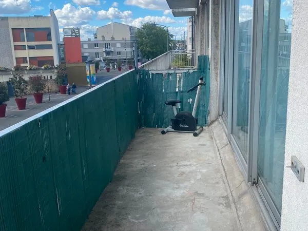 Vente studio 23,36 m2 + balcon à 5 mn à pied du RER D
