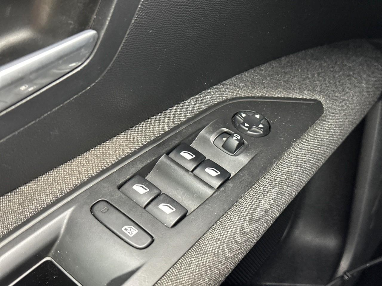 Peugeot 3008 puretech 130ch s&s eat8 active pack — photo 15