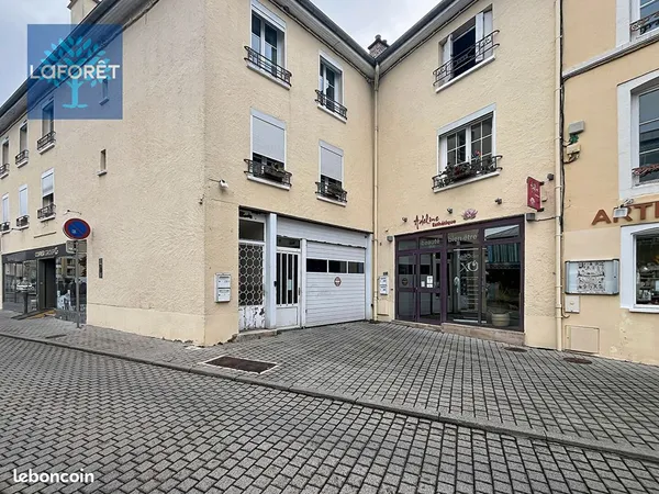 Parking/box 10 pièces 174 m²