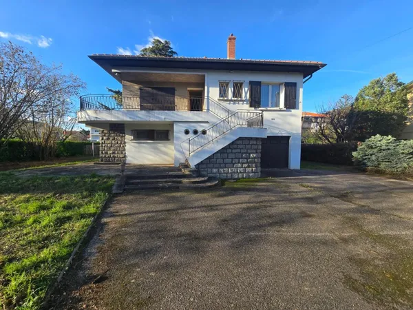 CENTRE DE CHASSE-SUR-RHÔNE - MAISON INDIVIDUELLE À RÉINVENTER - TERRAIN RARE DE 794 M² - SOUS-SOL CO